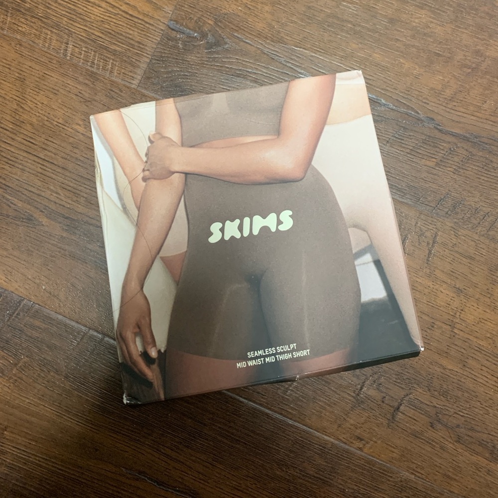 SKIMS shaping short